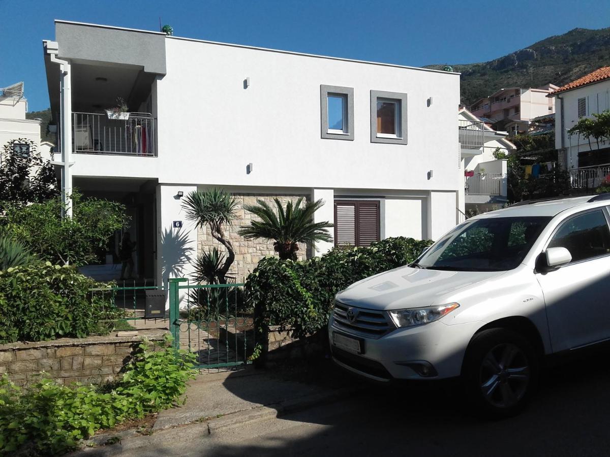 Guest House Djonovic Petrovac na moru Exterior foto