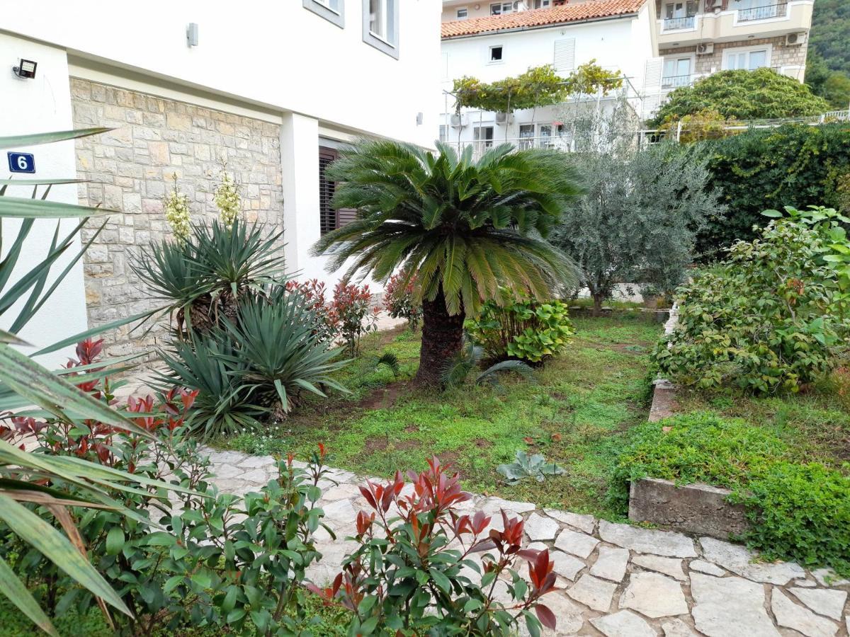 Guest House Djonovic Petrovac na moru Exterior foto
