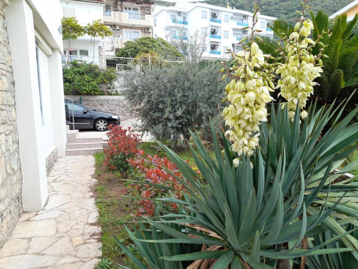 Guest House Djonovic Petrovac na moru Exterior foto