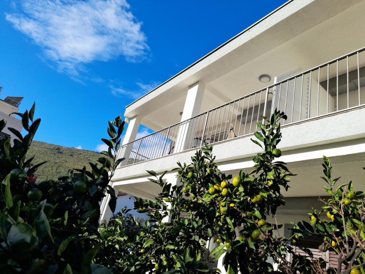 Guest House Djonovic Petrovac na moru Exterior foto