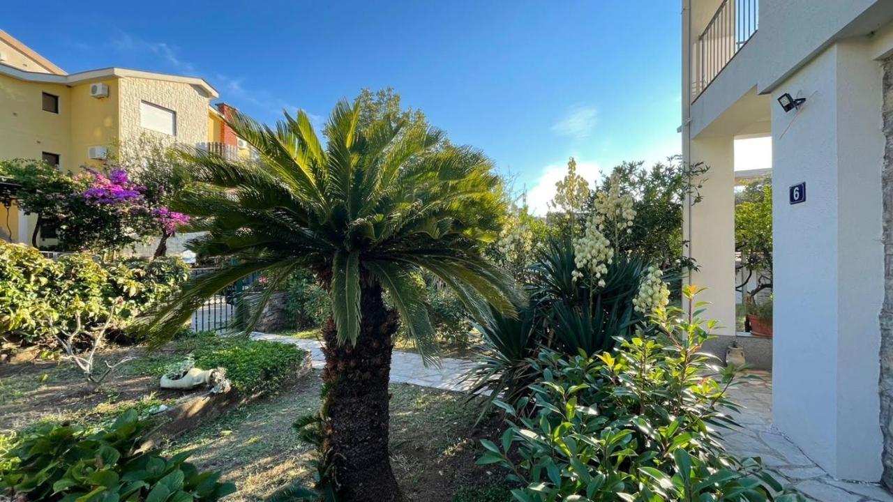 Guest House Djonovic Petrovac na moru Exterior foto