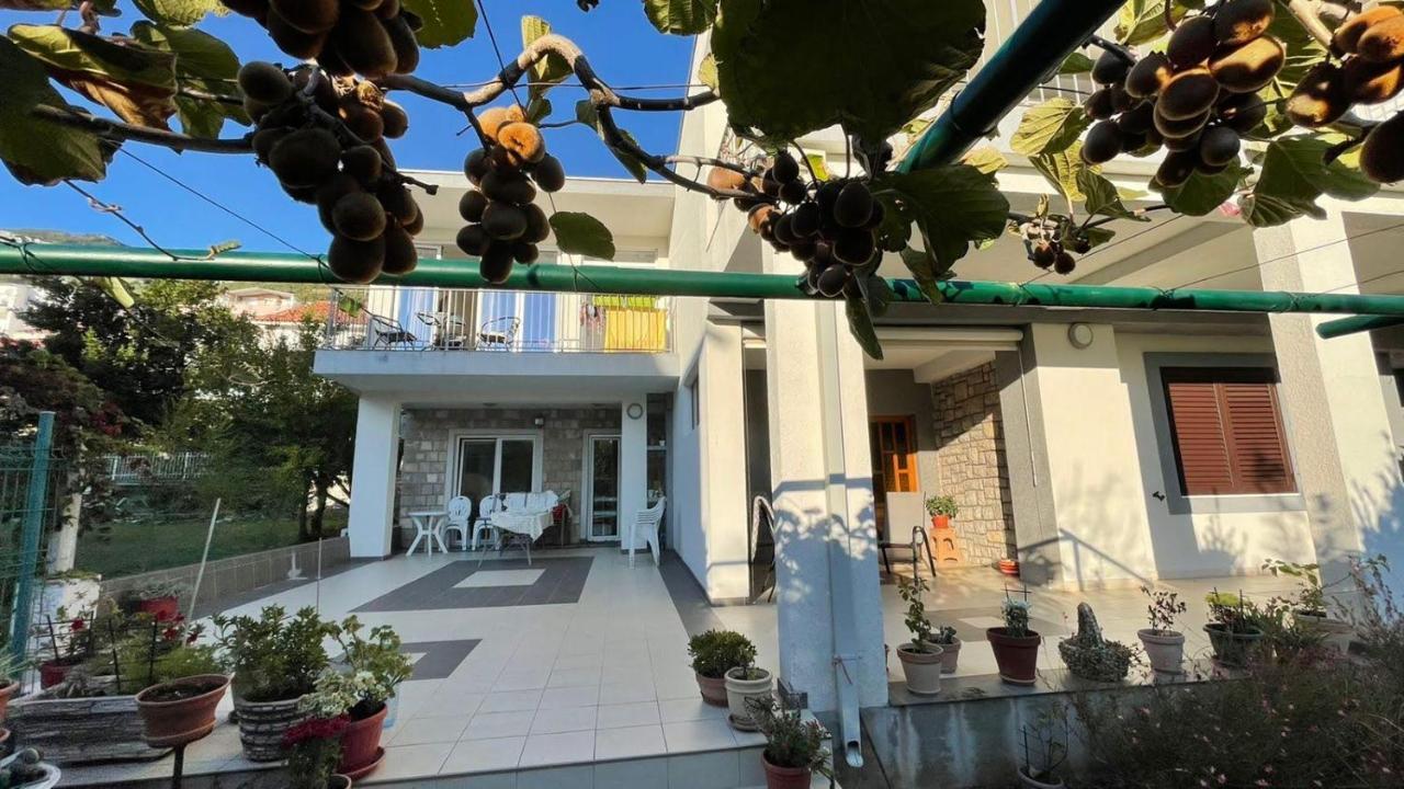 Guest House Djonovic Petrovac na moru Exterior foto