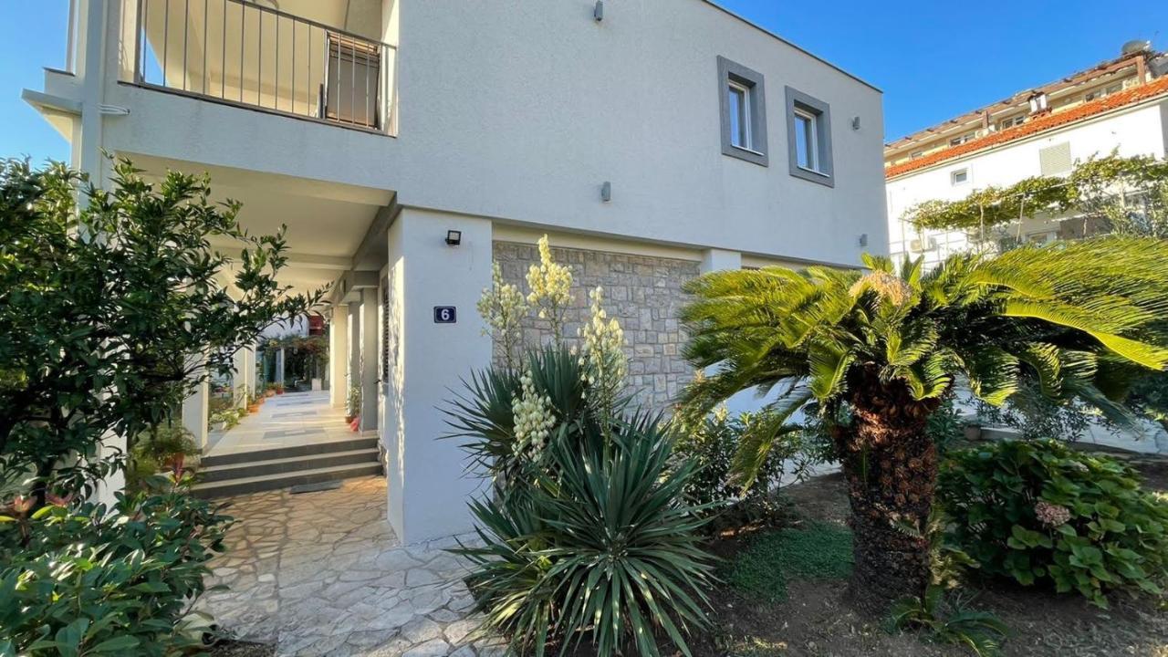 Guest House Djonovic Petrovac na moru Exterior foto