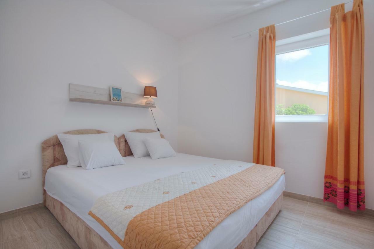 Guest House Djonovic Petrovac na moru Exterior foto