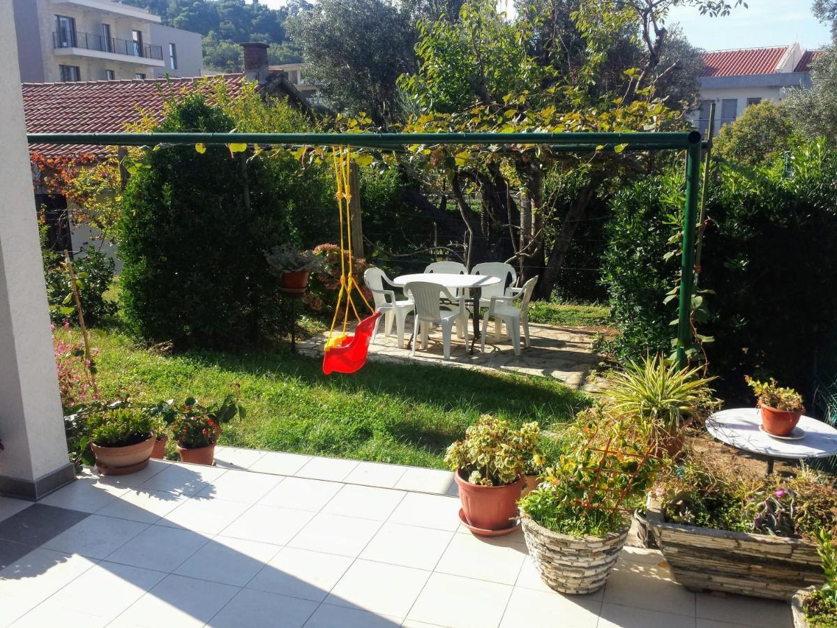 Guest House Djonovic Petrovac na moru Exterior foto