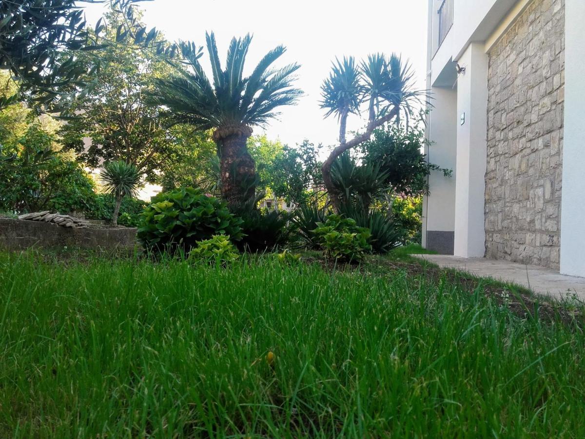 Guest House Djonovic Petrovac na moru Exterior foto