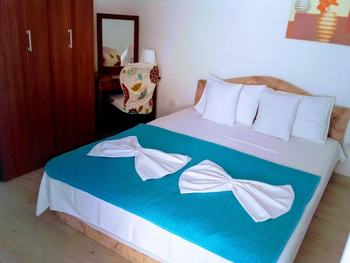 Guest House Djonovic Petrovac na moru Exterior foto