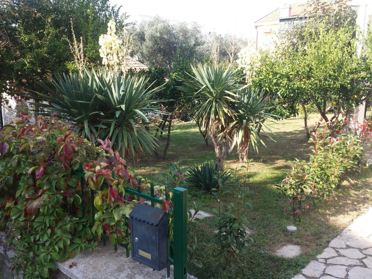 Guest House Djonovic Petrovac na moru Exterior foto
